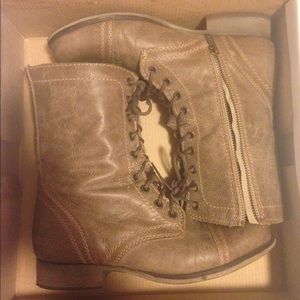 COPY - Steve Madden Troopa boots in stone, women's 7